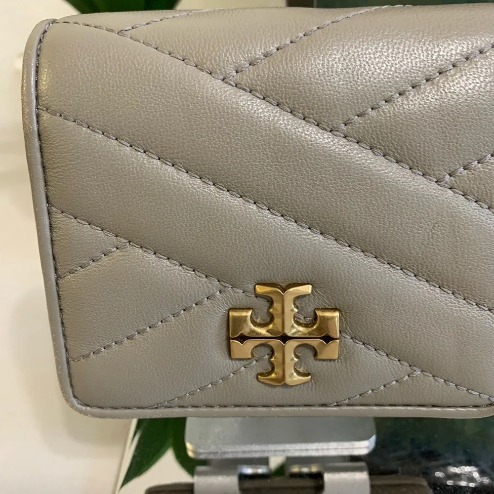 Tory Burch Quilted Leather Mini Wallet in Light Taupe with Gold Logo - Picture 8 of 13